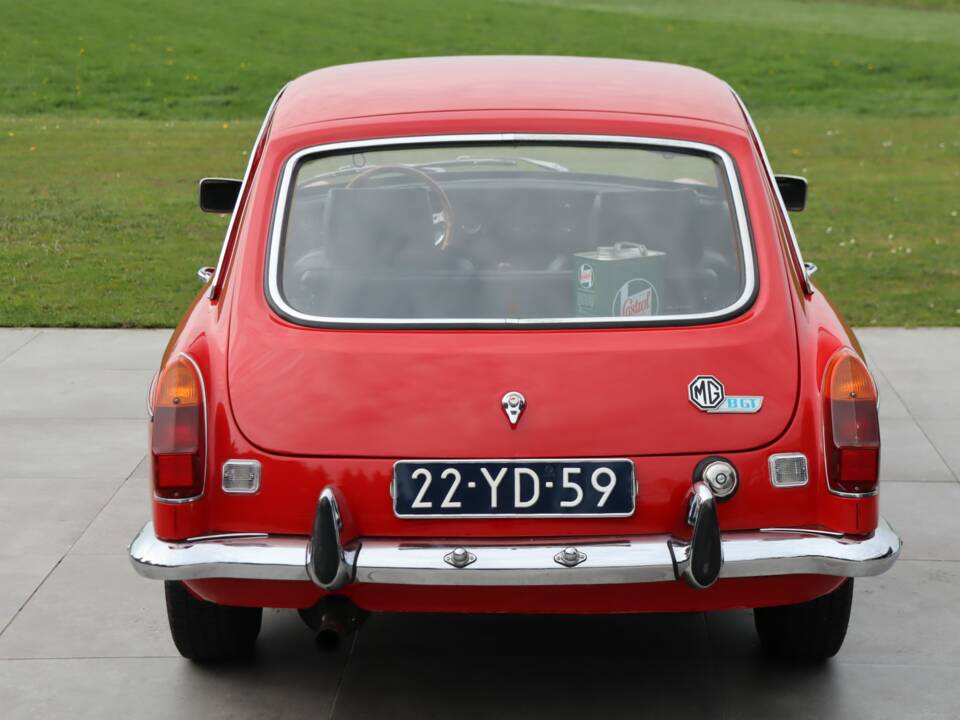 Image 19/50 of MG MGB GT (1974)