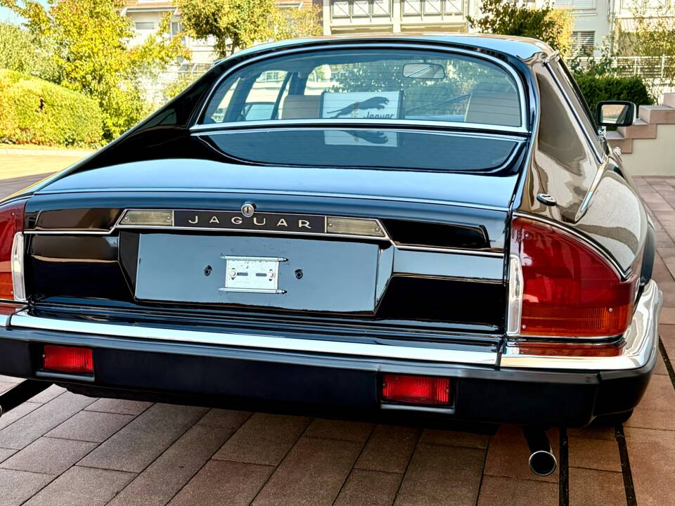 Image 7/17 of Jaguar XJS 5.3 V12 (1985)
