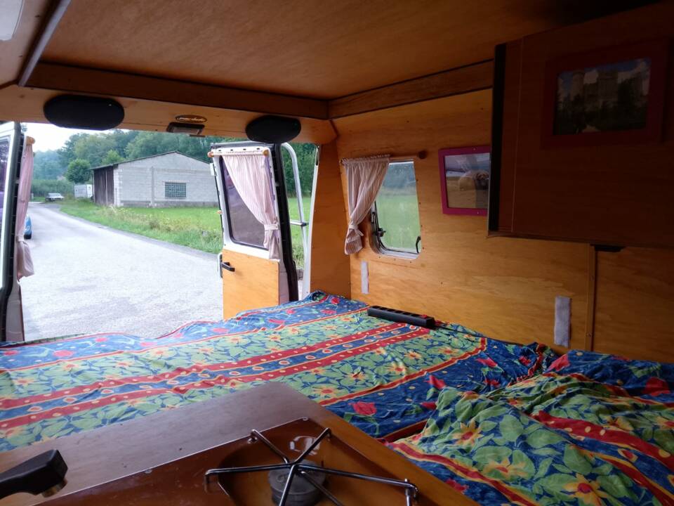 Image 6/50 of Peugeot J5 2.0 (1983)