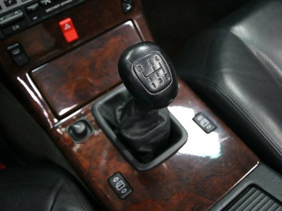Imagen 15/30 de Mercedes-Benz 300 SL-24 (1991)