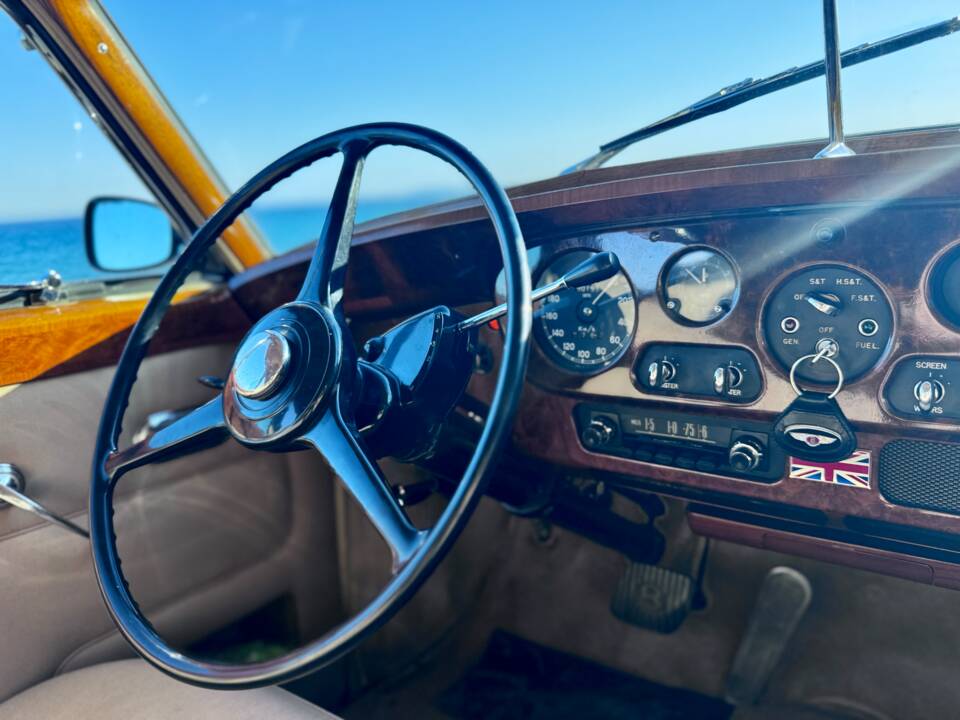 Image 38/46 of Bentley S 2 (1961)