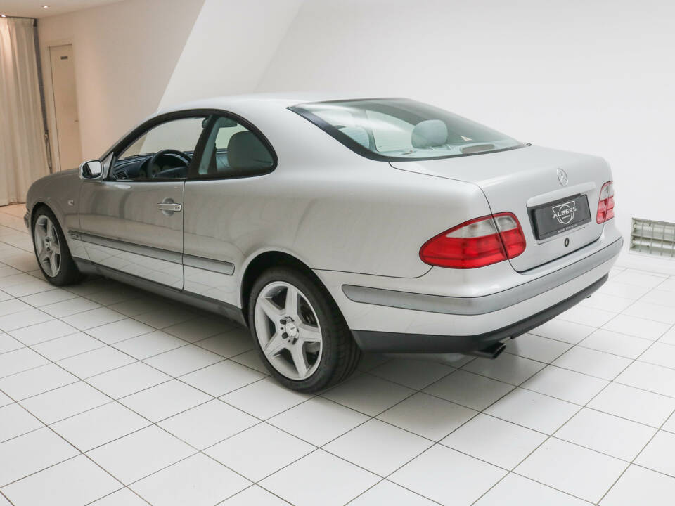 Immagine 3/13 di Mercedes-Benz CLK 230 Kompressor (1998)