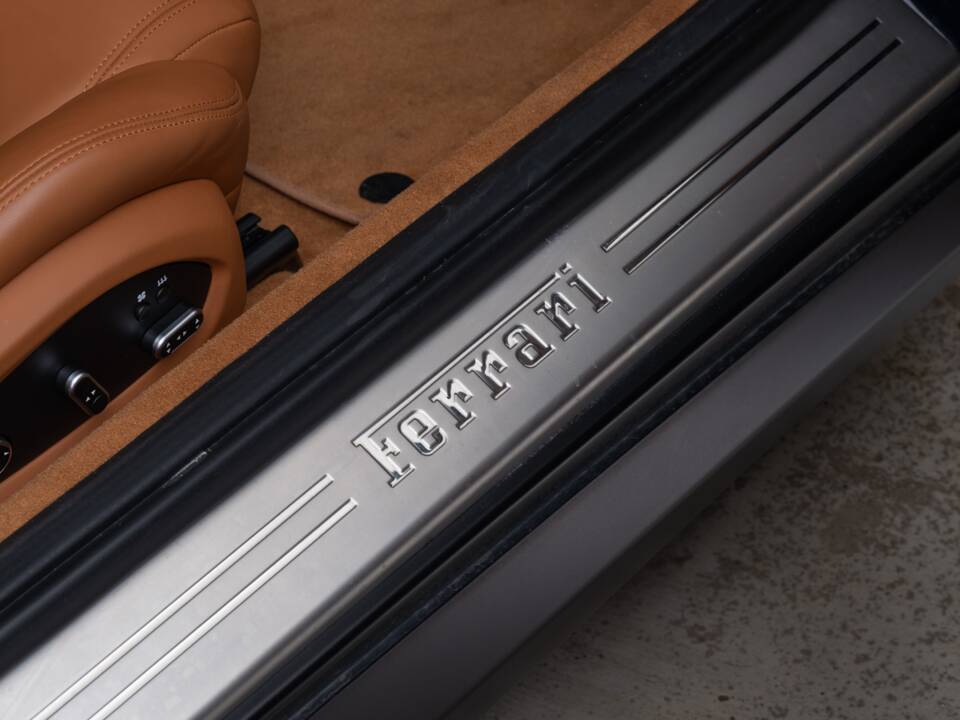Bild 24/38 von Ferrari GTC4Lusso (2017)