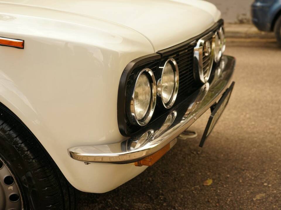 Image 15/100 of Alfa Romeo Giulia Nuova Super 1300 (1977)