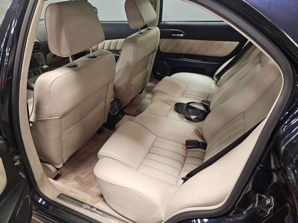 Immagine 14/16 di Alfa Romeo 166 2.0 V6 TB (2000)