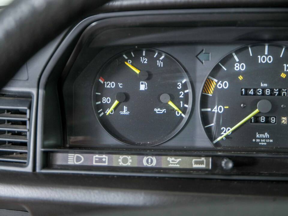 Obraz 12/50 pojazdu Mercedes-Benz 190 D (1986)
