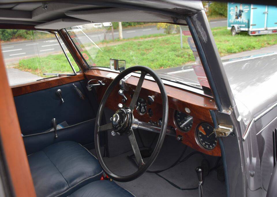 Bentley 4¼ Litre Limousine "Razor Edge" Gurney Nutting 1936