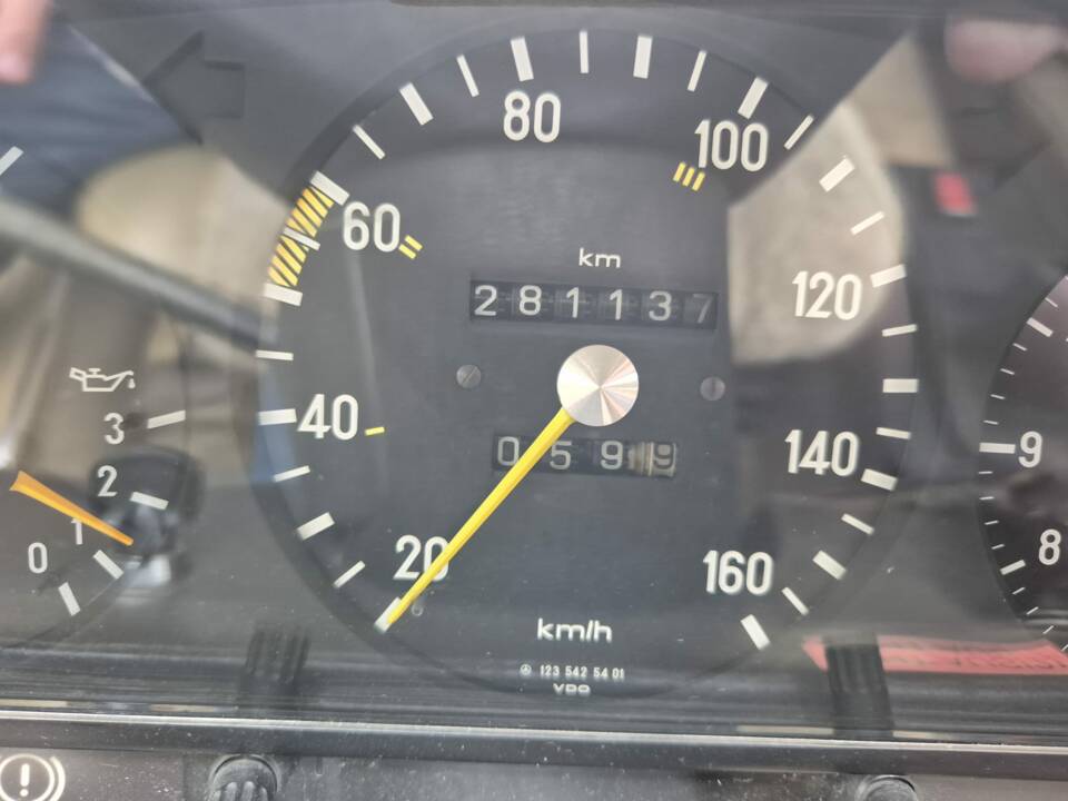 Image 24/41 of Mercedes-Benz 200 D (1981)