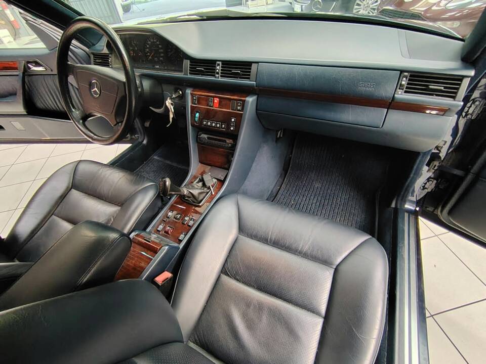 Afbeelding 20/40 van Mercedes-Benz E 200 (1996)