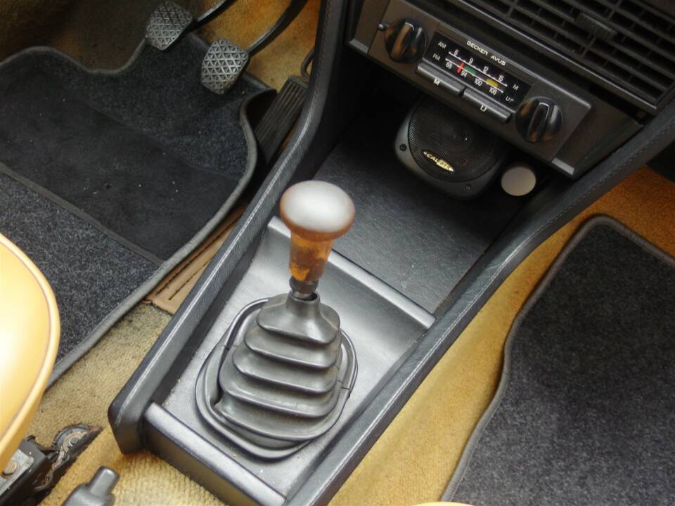 Image 65/95 de BMW 2500 (1977)