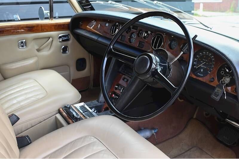 Image 25/43 of Rolls-Royce Silver Shadow I (1977)