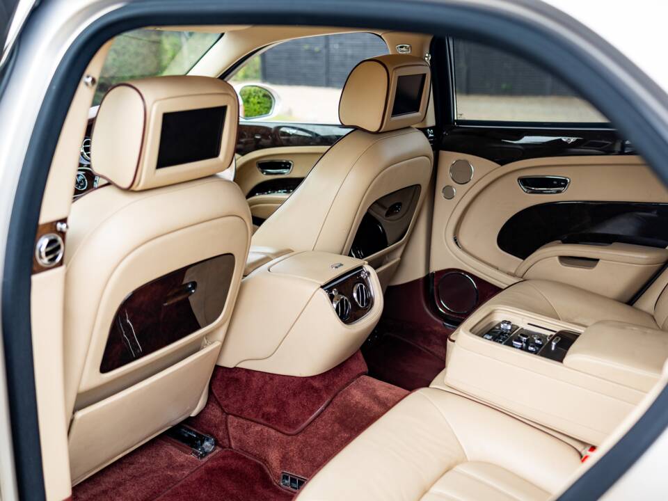 Immagine 50/50 di Bentley Mulsanne (2011)