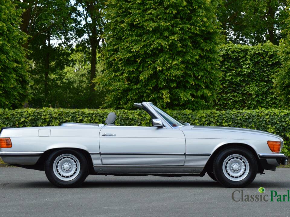 Image 18/50 de Mercedes-Benz 500 SL (1985)