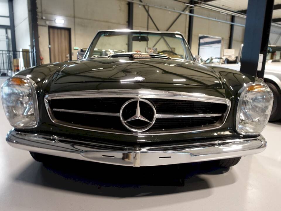 Image 35/36 of Mercedes-Benz 280 SL (1970)