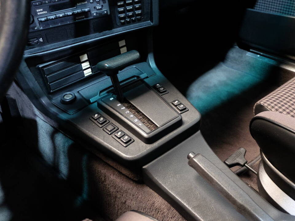 Bild 22/32 von BMW 635 CSi (1986)