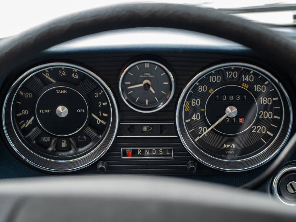 Image 26/63 of Mercedes-Benz 230&#x2F;6 (1974)
