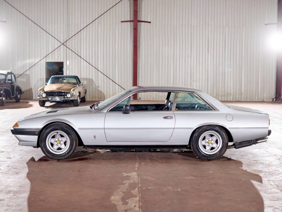 Image 2/23 de Ferrari 400 GT (1979)