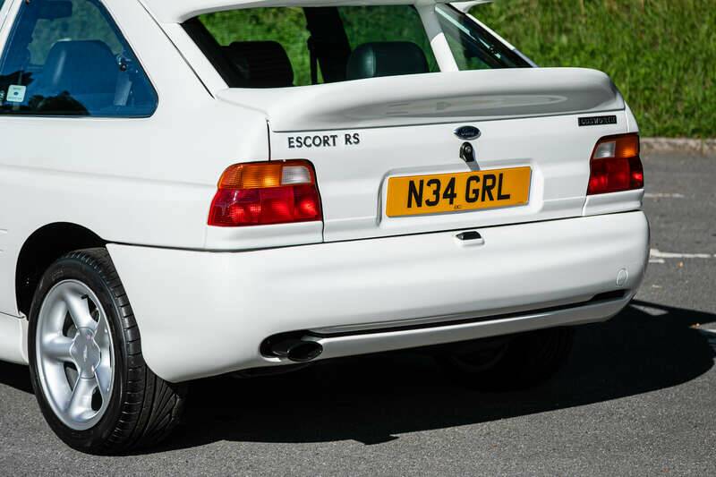 Image 8/41 of Ford Escort RS Cosworth (1995)