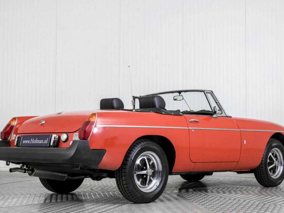 Image 2/50 of MG MGB (1976)
