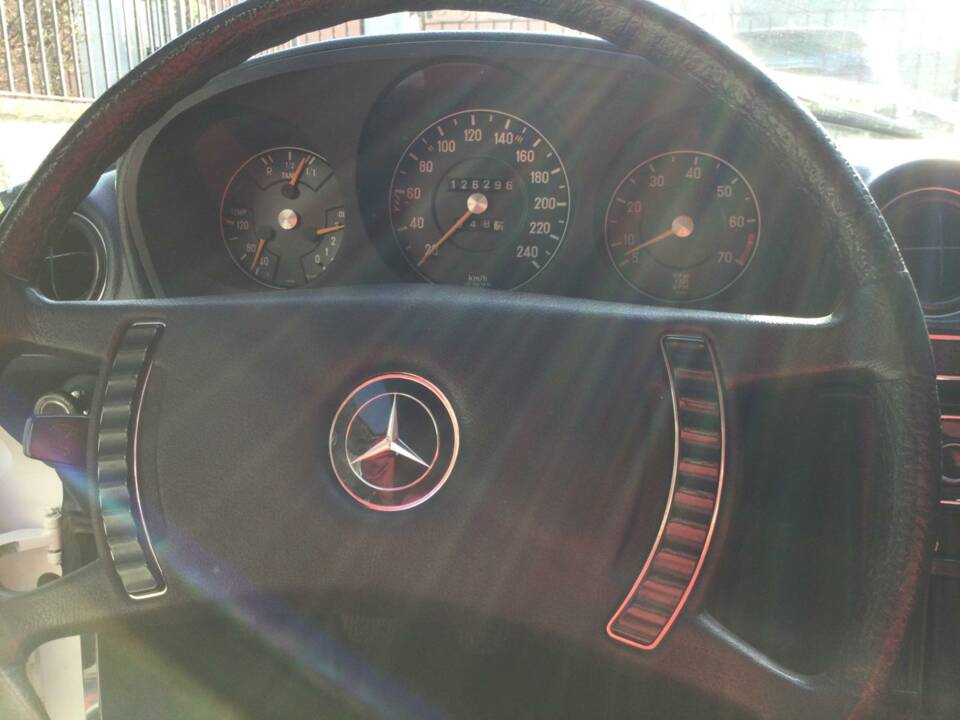 Image 16/18 of Mercedes-Benz 350 SL (1971)