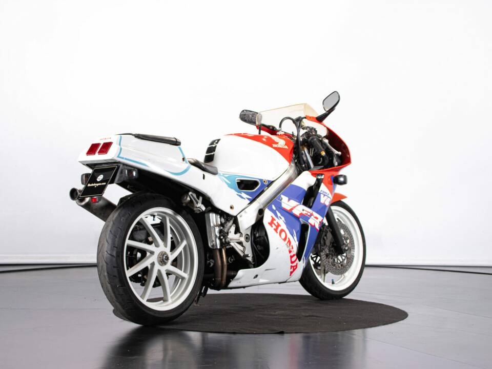 Immagine 4/45 di Honda VFR 400 R (1992)