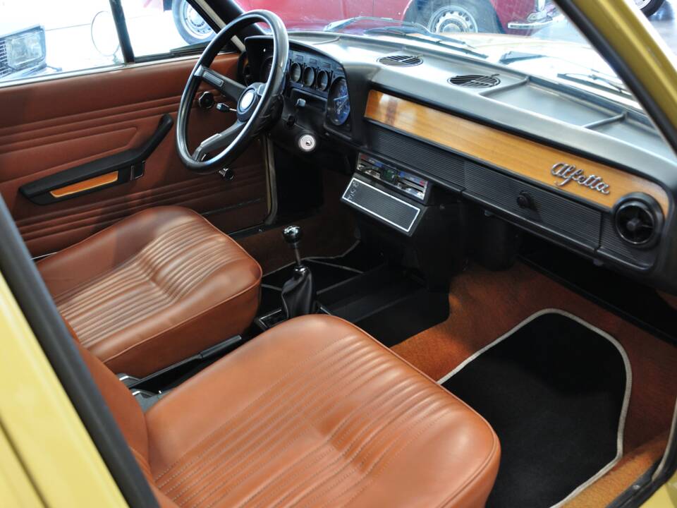 Image 22/31 of Alfa Romeo Alfetta 1.8 (1975)