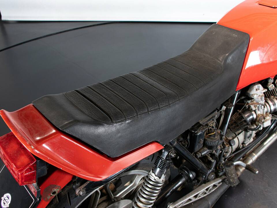 Image 39/49 de Moto Guzzi 850 LeMans (1981)
