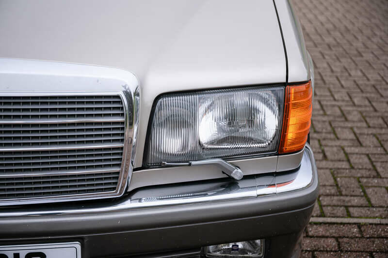 Image 18/50 de Mercedes-Benz 300 SE (1990)