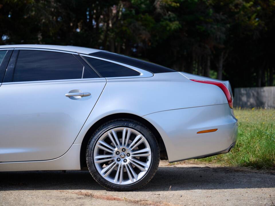 Bild 6/50 von Jaguar XJ 5.0 (2012)