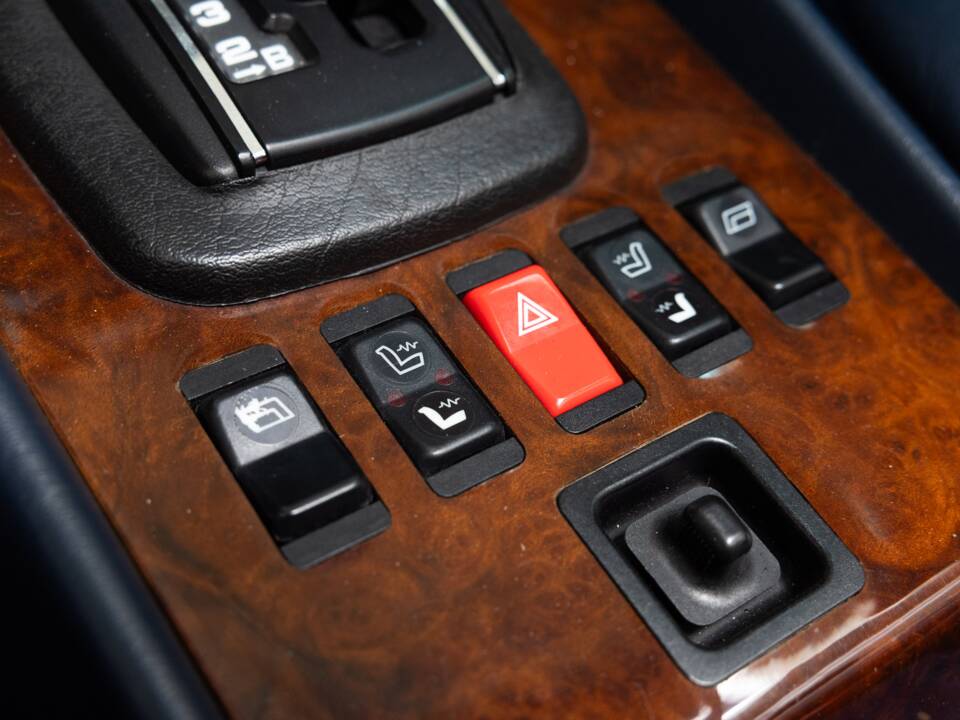 Image 18/35 de Mercedes-Benz 500 SL (1984)