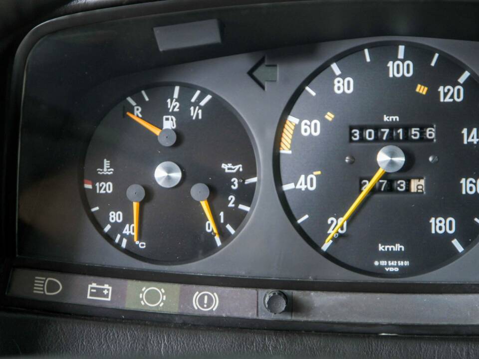 Image 20/50 of Mercedes-Benz 300 D (1980)