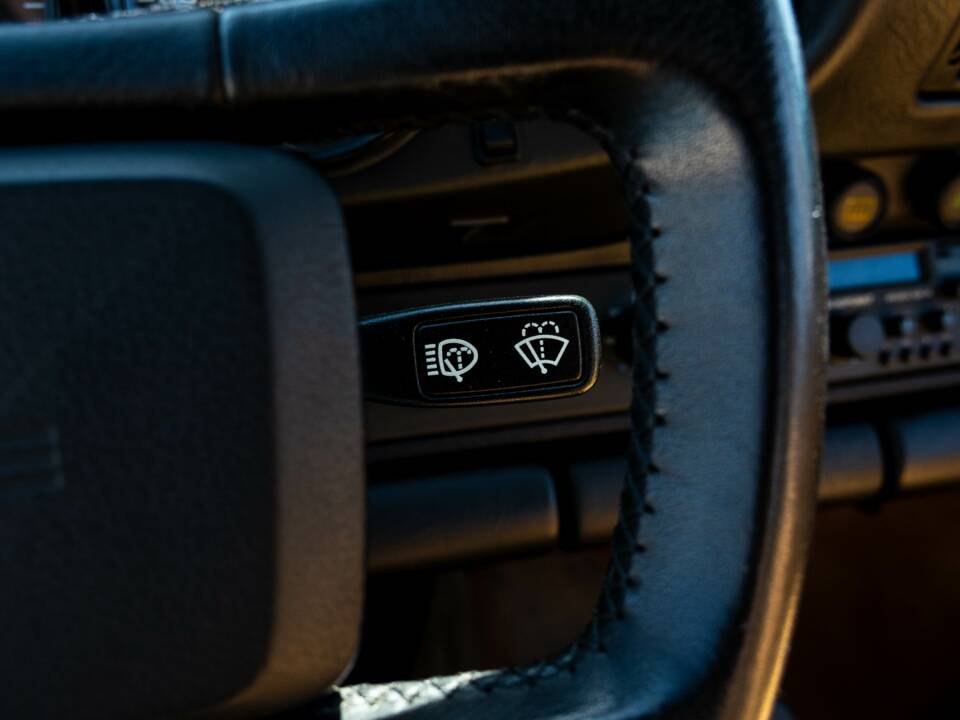 Image 22/35 of Porsche 911 Carrera 2 (1990)