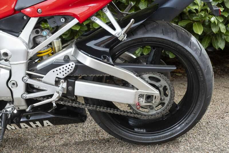 Image 30/33 of Yamaha YZF-R1 (2001)