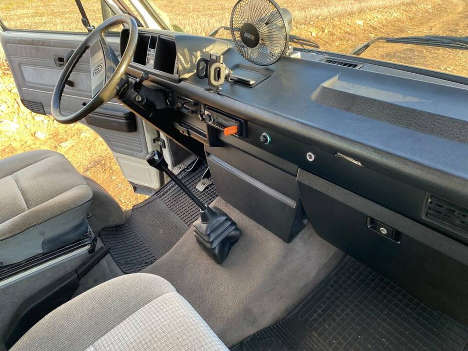 Immagine 2/8 di Volkswagen T3 California 1.6 TD (1990)