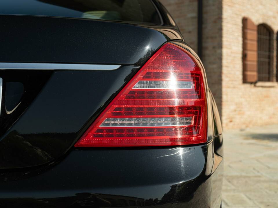 Immagine 13/50 di Mercedes-Benz S 350 CDI BlueEFFICIENCY L (2011)