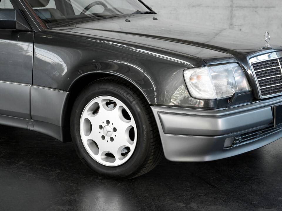 Bild 23/50 von Mercedes-Benz E 500 (1993)