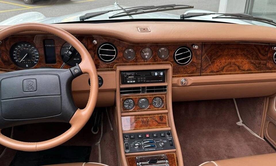 Image 15/21 of Rolls-Royce Corniche S (1995)