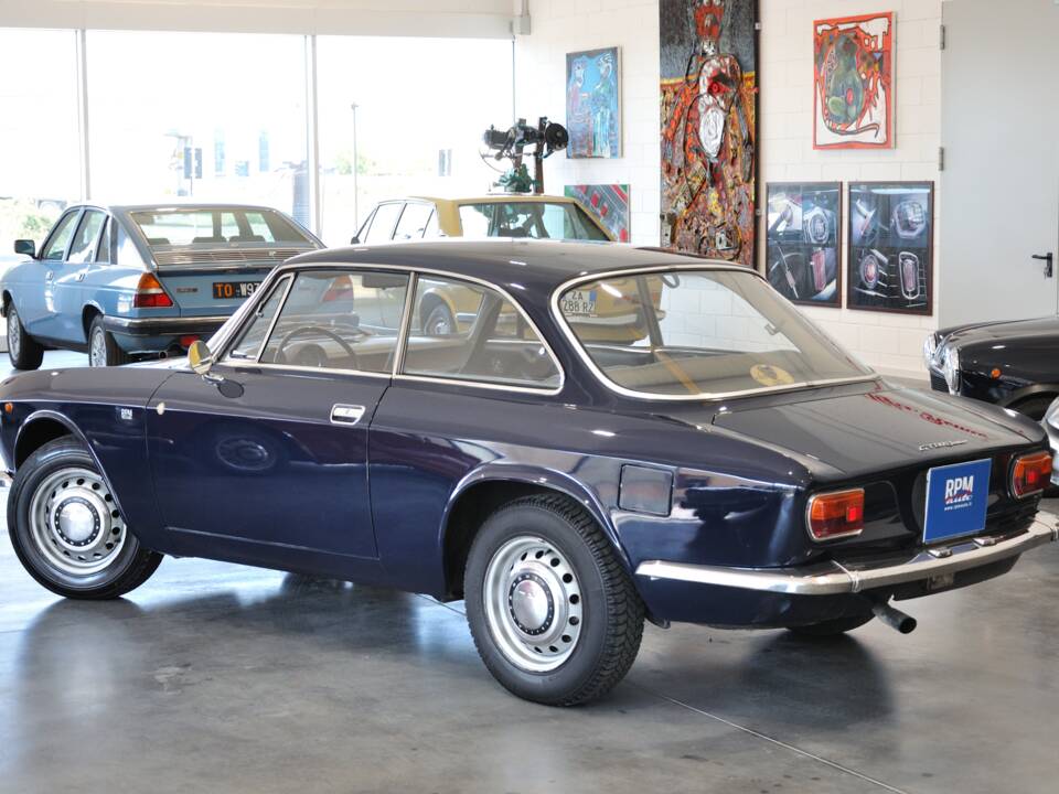 Bild 7/30 von Alfa Romeo Giulia GT 1300 Junior (1971)