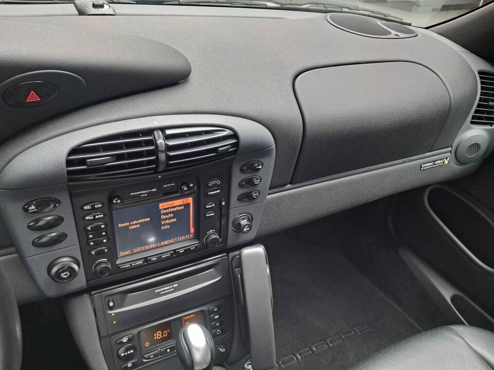Immagine 30/33 di Porsche 911 Carrera (1996)