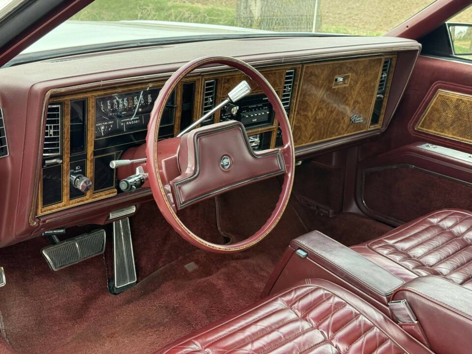 Bild 8/26 von Buick Riviera Coupe (1983)