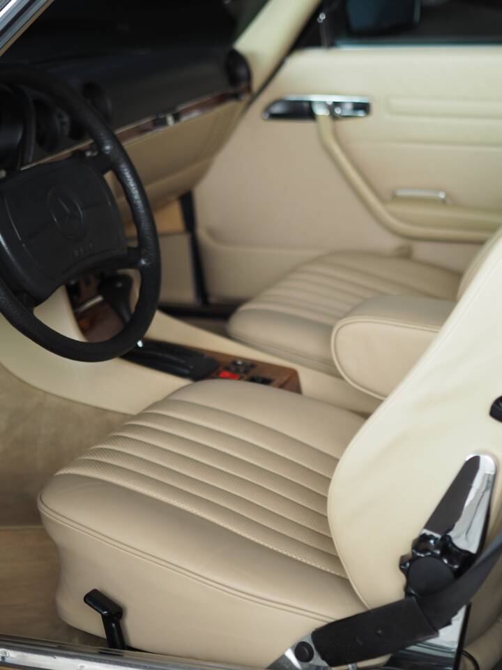 Immagine 46/51 di Mercedes-Benz 280 SL (1985)