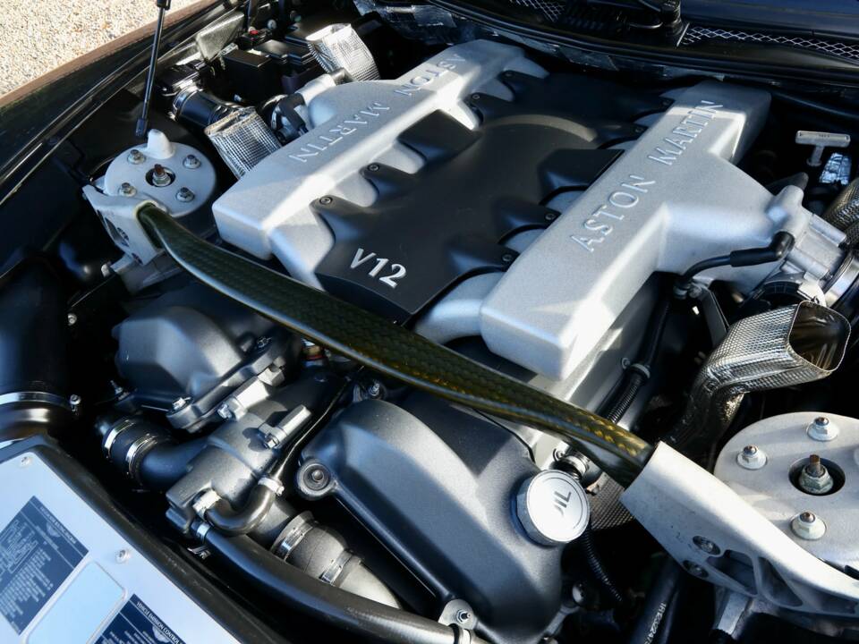 Image 13/50 of Aston Martin V12 Vanquish (2003)