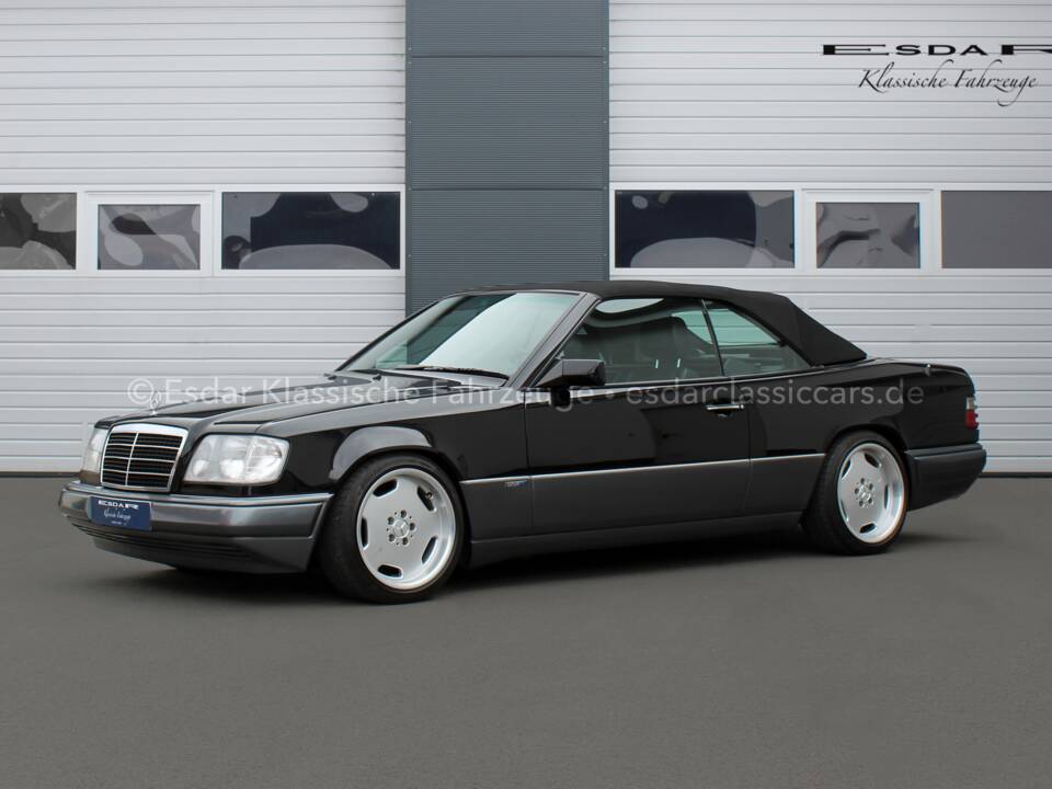 Image 1/33 of Mercedes-Benz E 200 (1994)