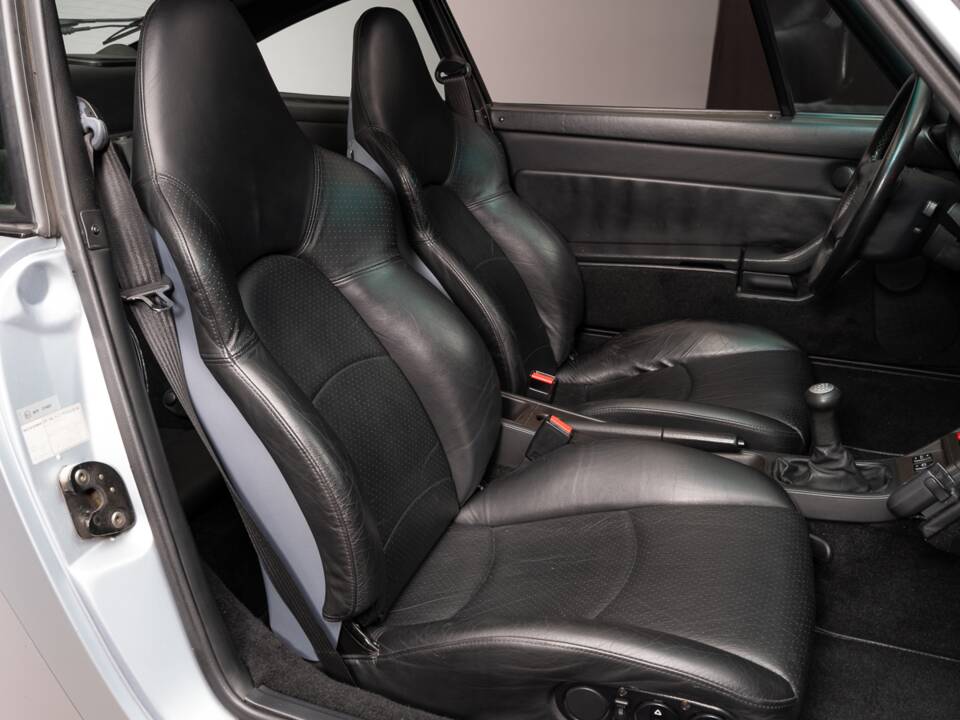Image 20/32 de Porsche 911 Carrera 4S (1998)