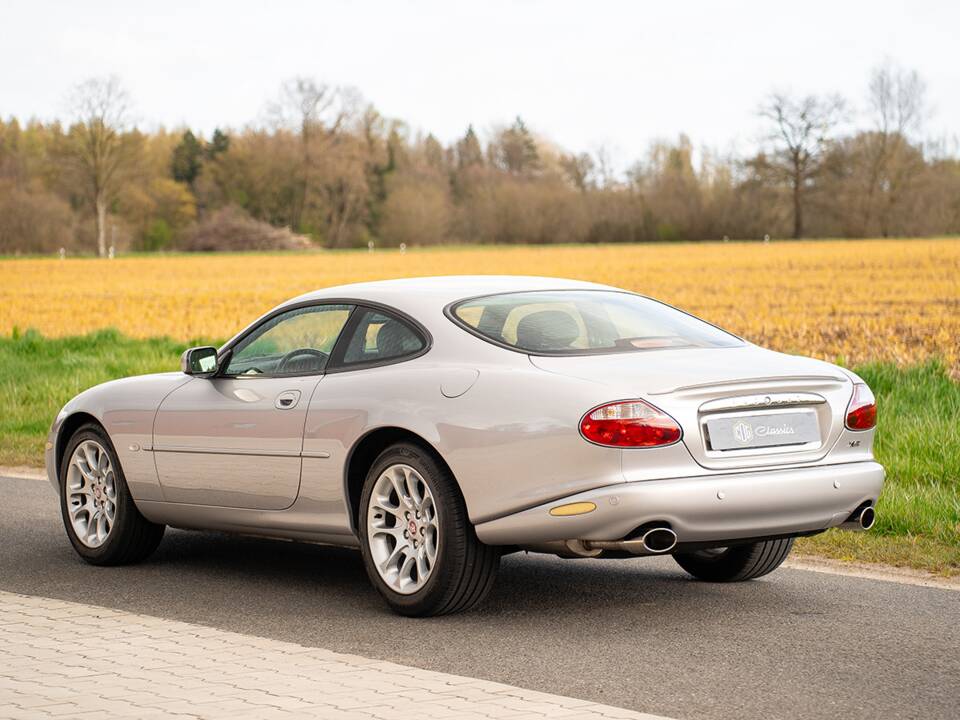 Bild 5/37 von Jaguar XKR (2001)