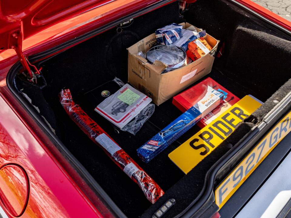Afbeelding 29/50 van Alfa Romeo 2.0 Spider (1989)