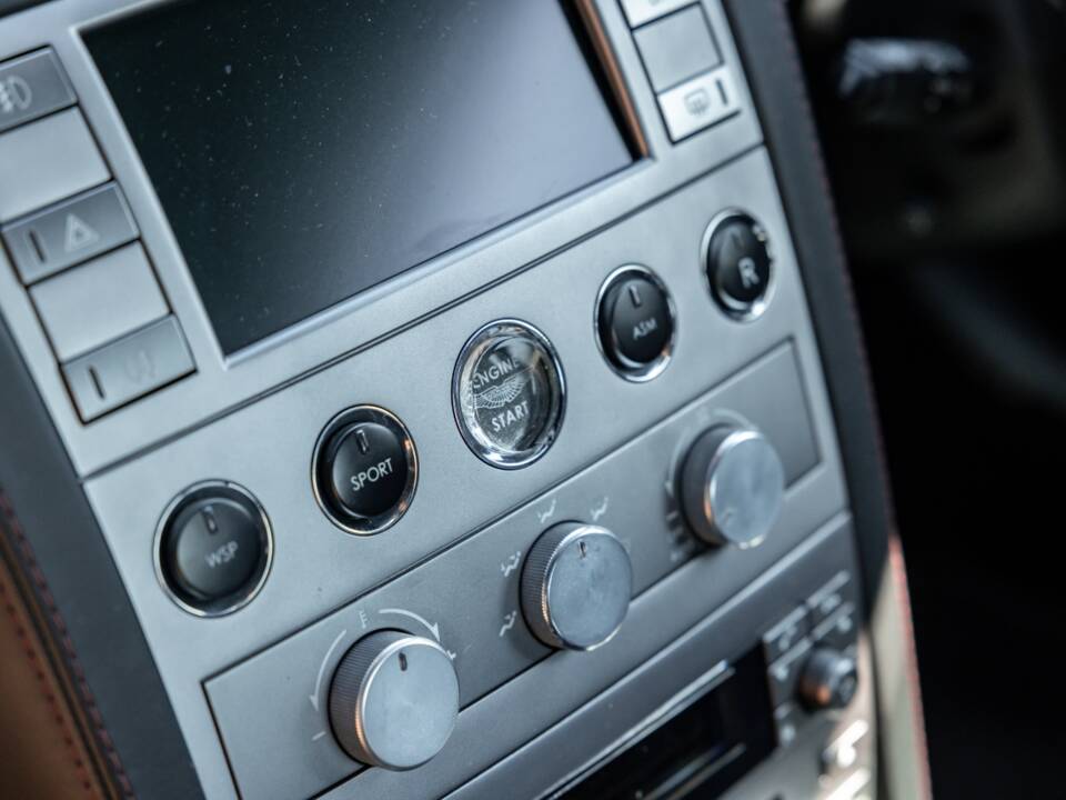 Image 25/75 of Aston Martin V12 Vanquish S (2007)