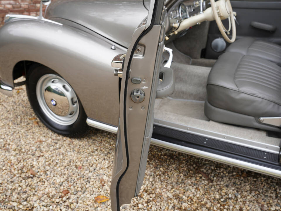 Immagine 46/50 di BMW 501 V8 (1965)