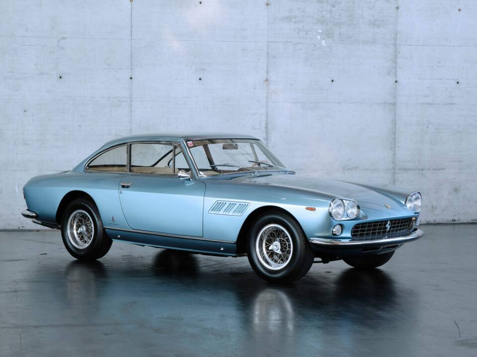 Image 11/50 of Ferrari 330 GT 2+2 (1964)