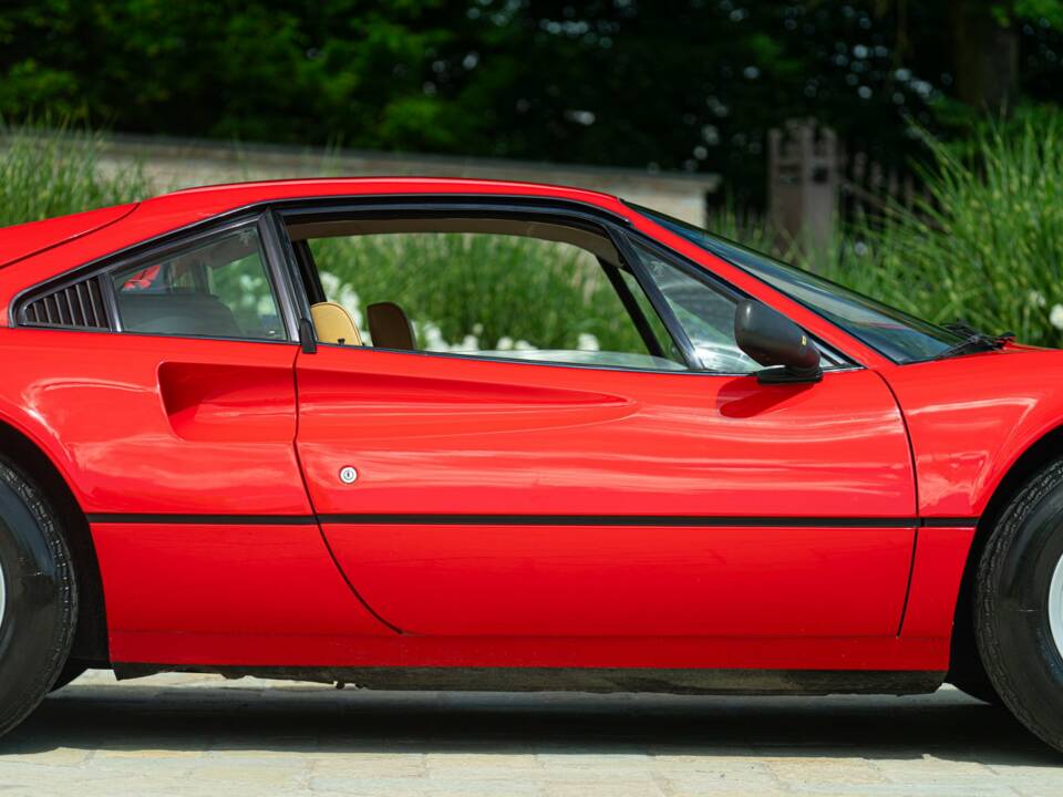 Image 37/50 of Ferrari 308 GTB (1981)